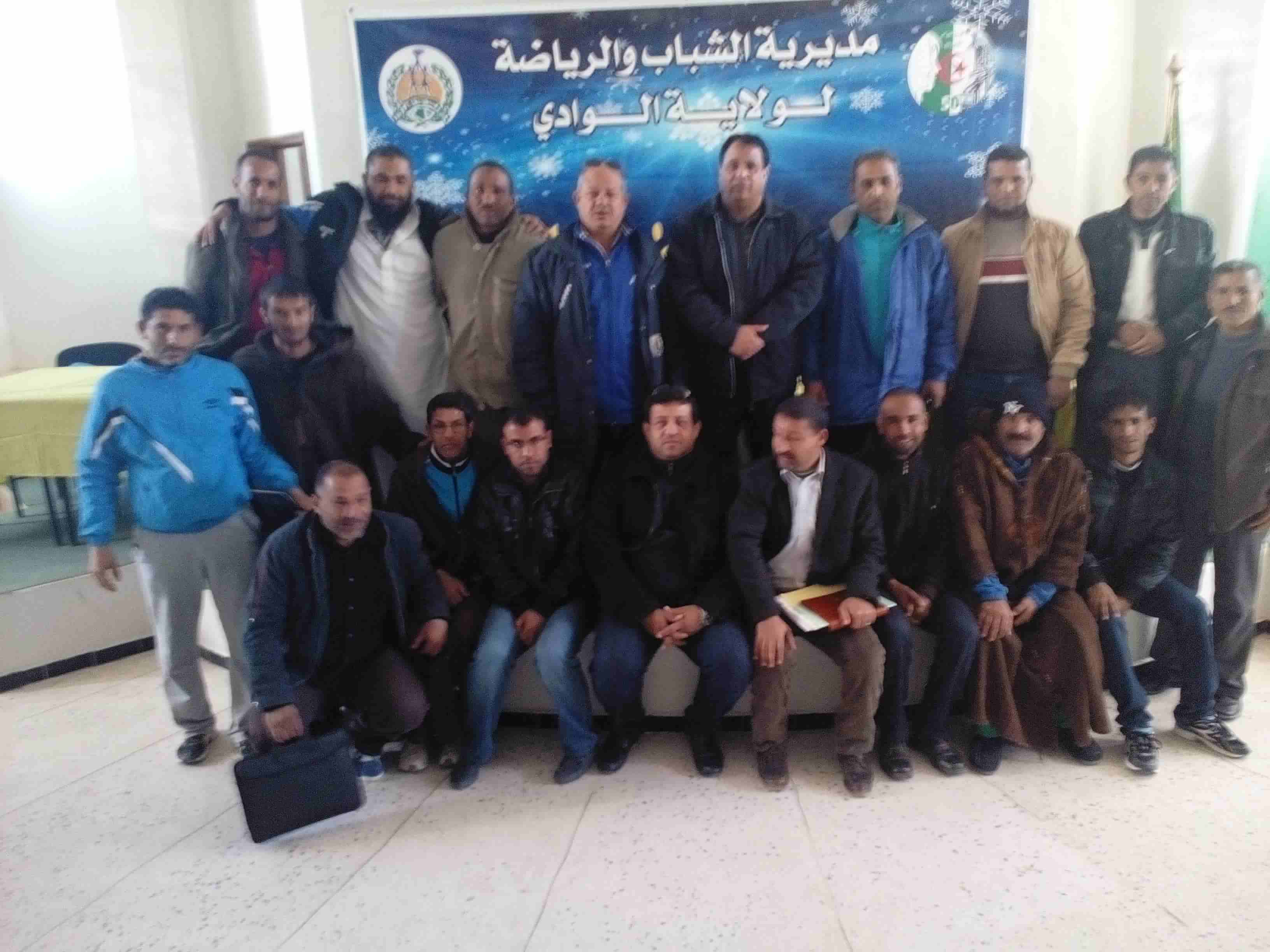 جلسة تقييمية مع الفرق بعد نهاية مرحلة الذهاب